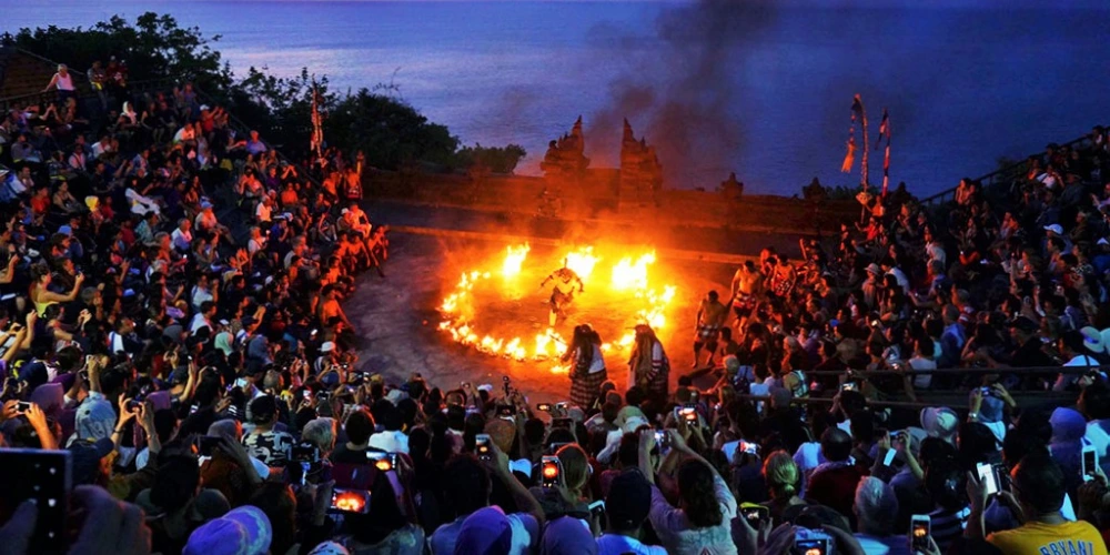 Bali Uluwatu Tour – Beach Vibes, Culture & Sunset Experience