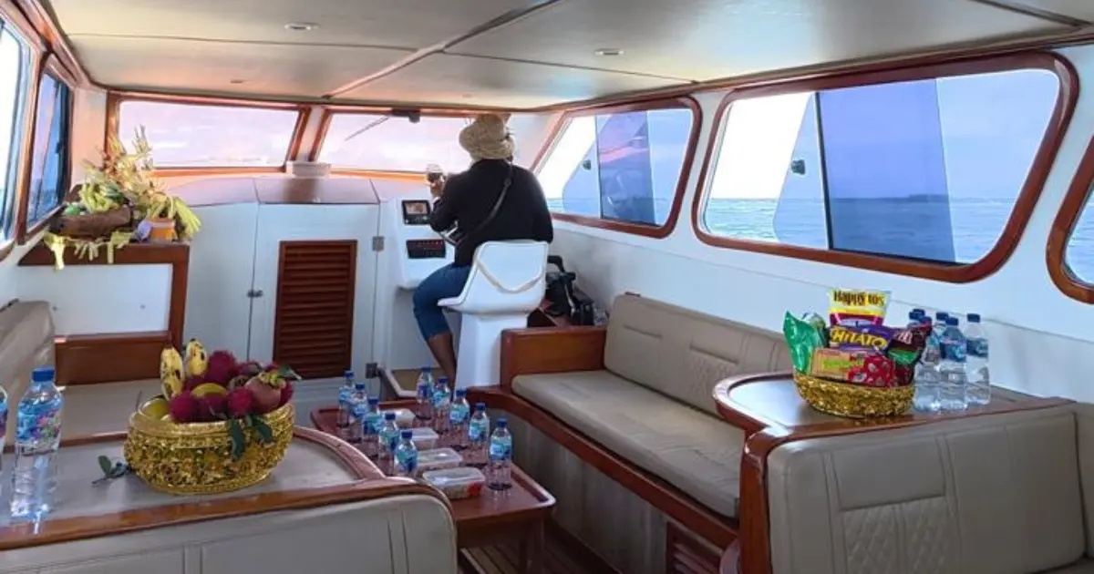 bali-private-yacht-to-nusa-penida-luxury-snorkeling-island-tour-sunset-cruise-1