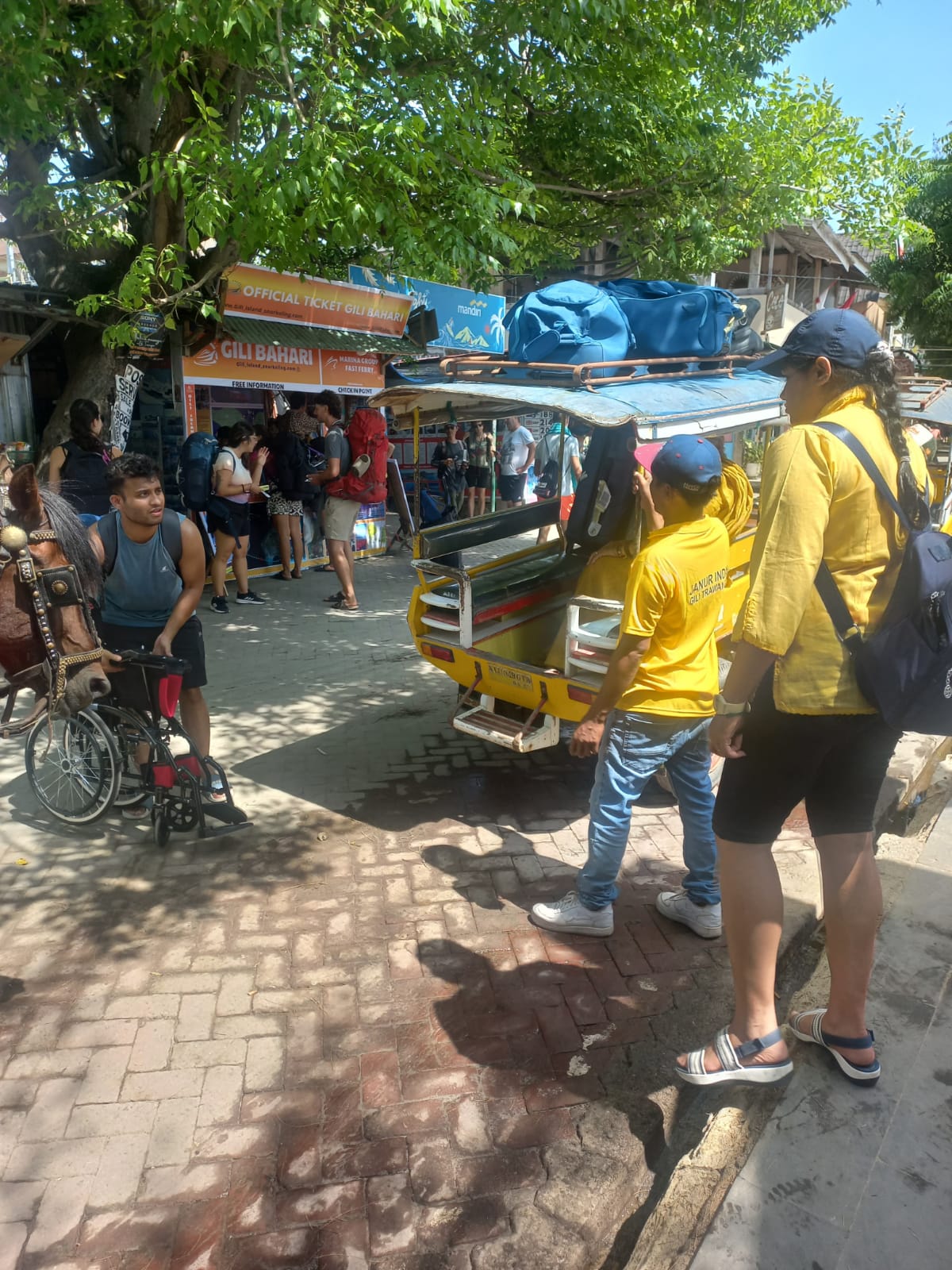 gili-island-jetty-to-hotel-transfer-by-cidomo-horse-cart-transport-1