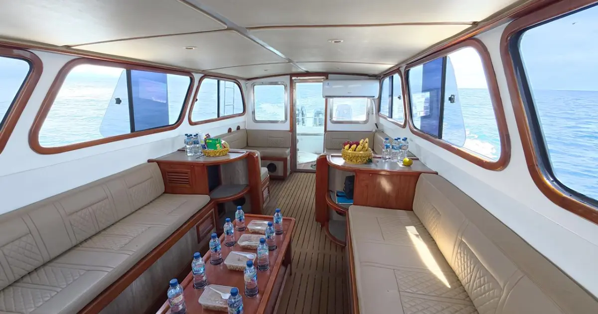 bali-private-yacht-to-nusa-penida-luxury-snorkeling-island-tour-sunset-cruise-4